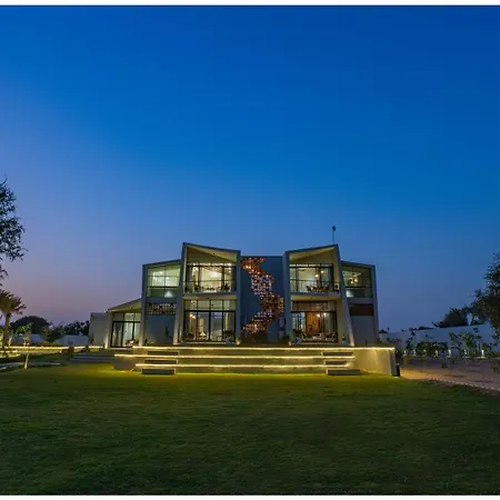 Casa Concreto- 5-Bedroom Luxury Villa With All Weather Pool-2