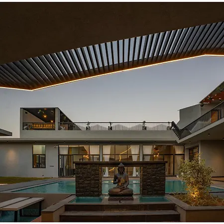 Casa Concreto- 5-Bedroom Luxury Villa With All Weather Pool-3